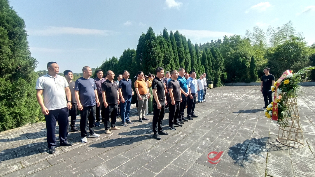 党支部主题党日活动：缅怀革命英烈