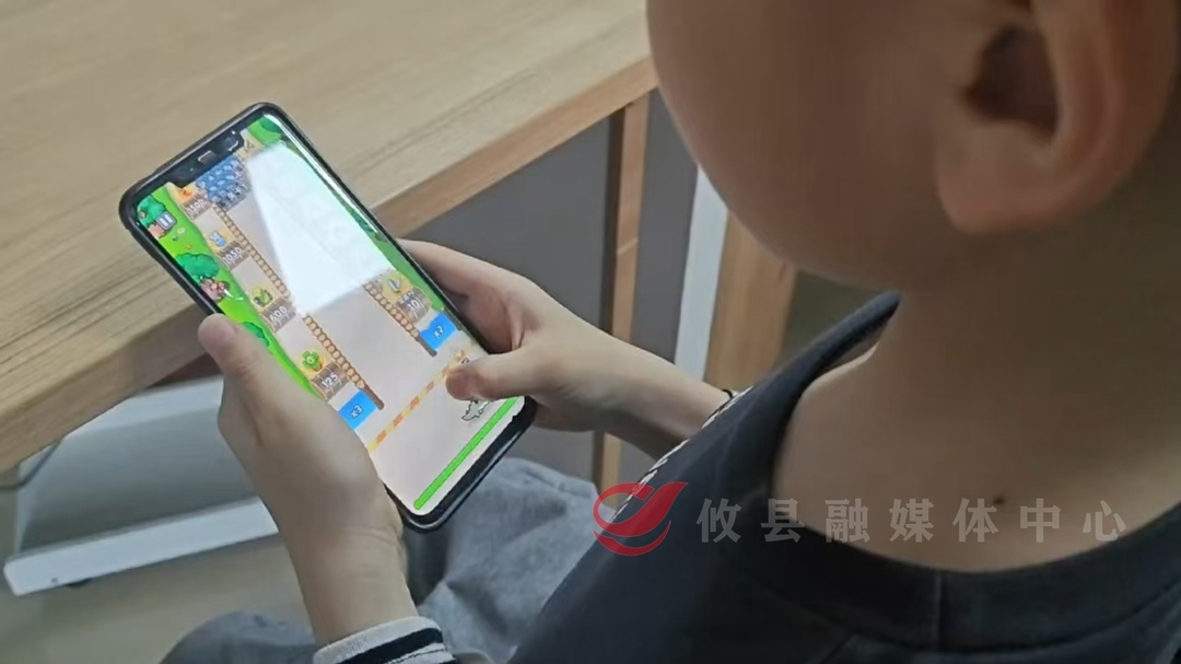 攸县：10岁少年玩游戏被诈骗 警方火速拦截成功止付