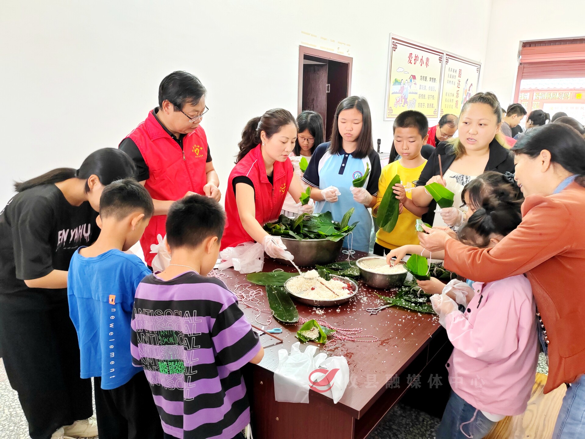 宁家坪镇坪塘村：家校社端午“预热” 民俗体验促共育