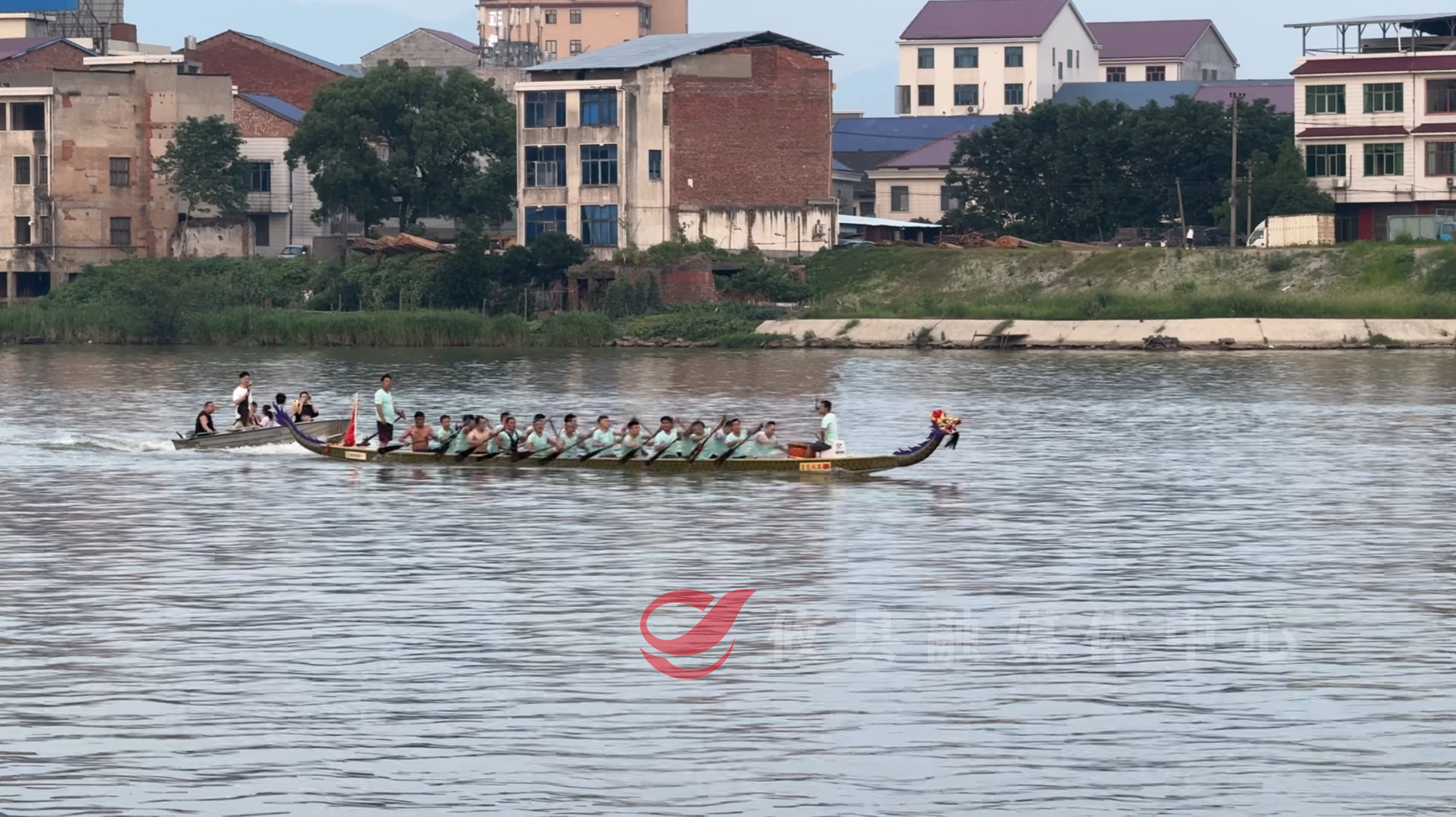 湘江争锋在即 攸县龙舟队挥汗集训冲刺冠军