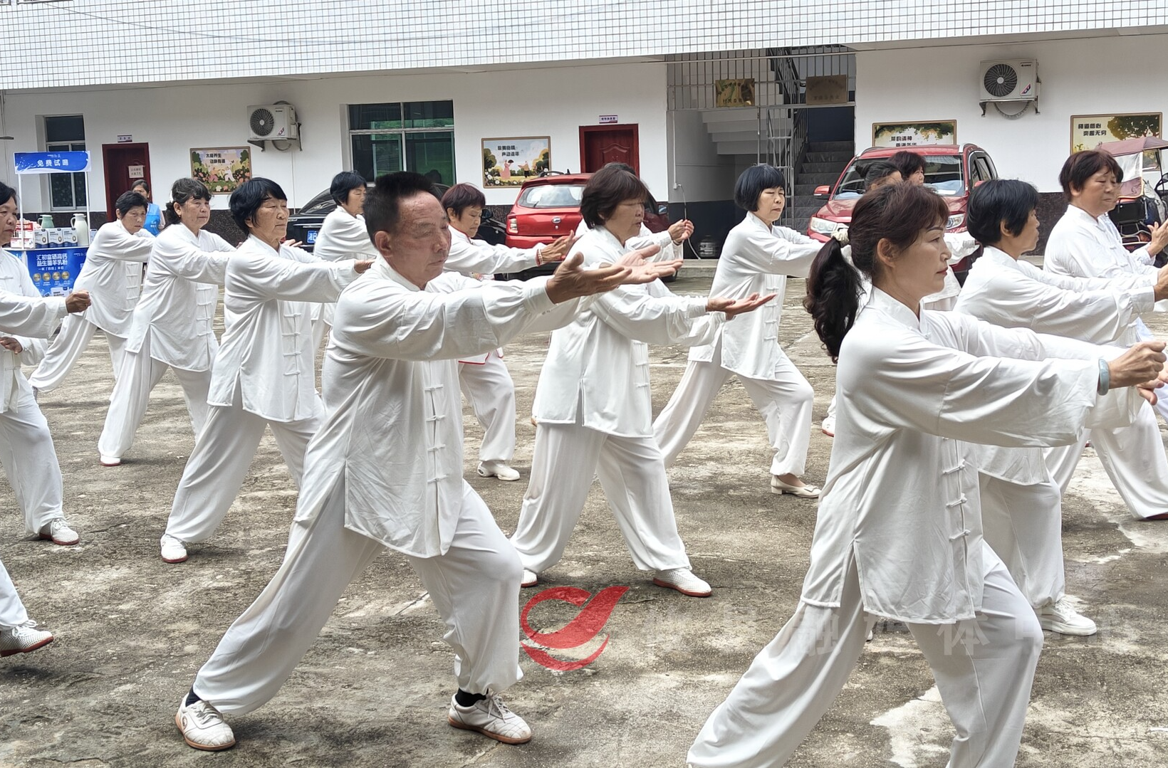 粽香飘金坑 银龄乐端阳——攸县金坑村举办温情端午敬老活动