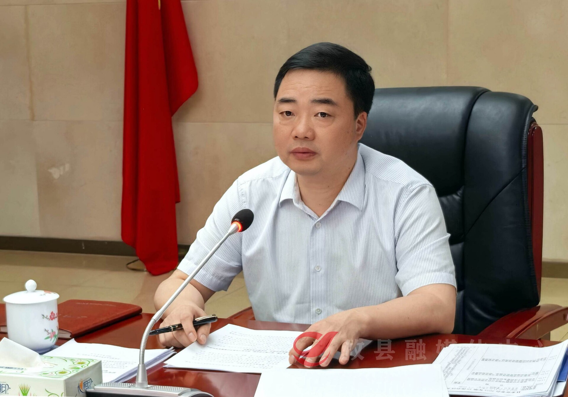 县委常委会2025年第10次会议召开