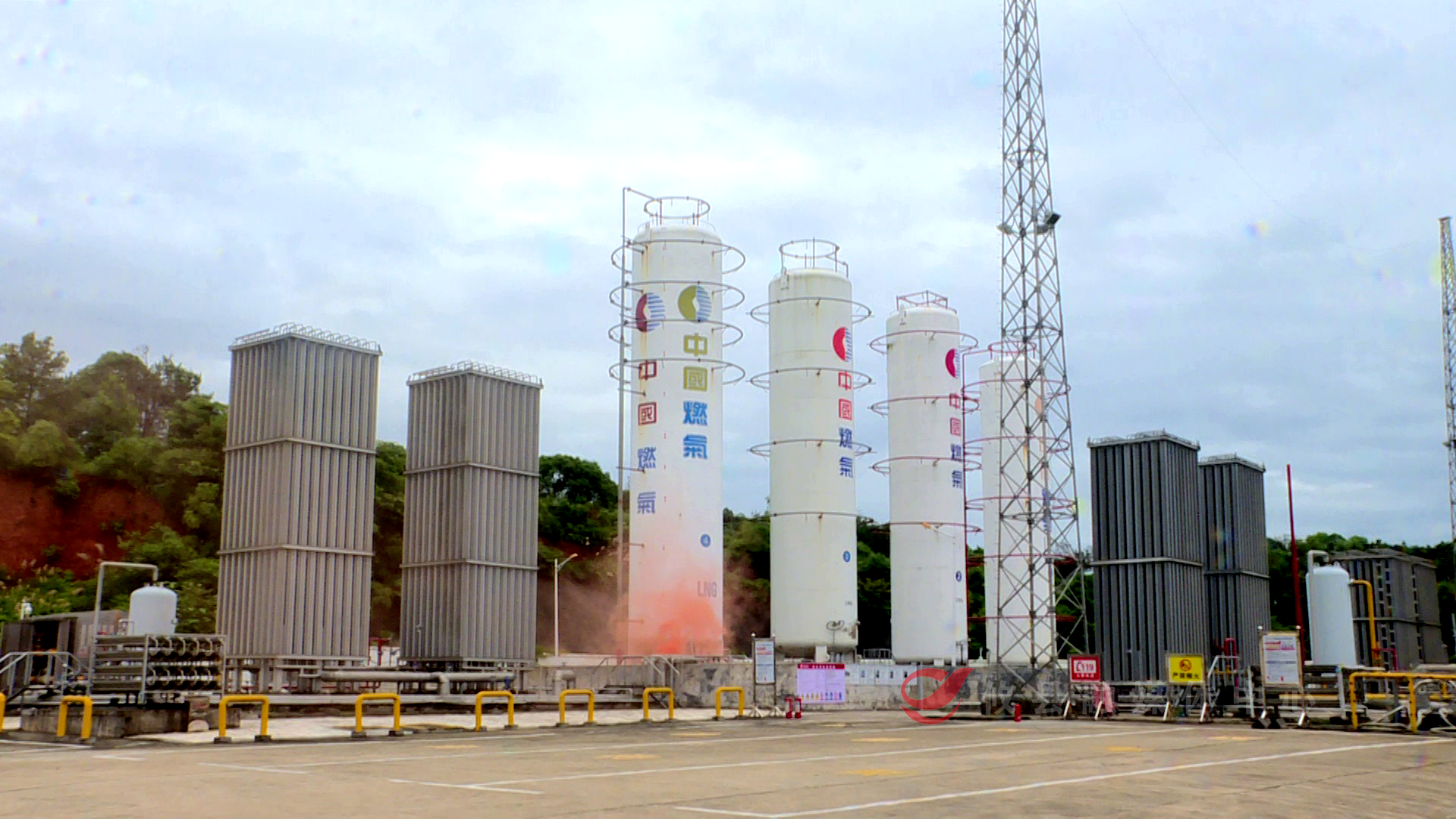 攸县开展燃气储罐泄漏事故应急救援联合演练