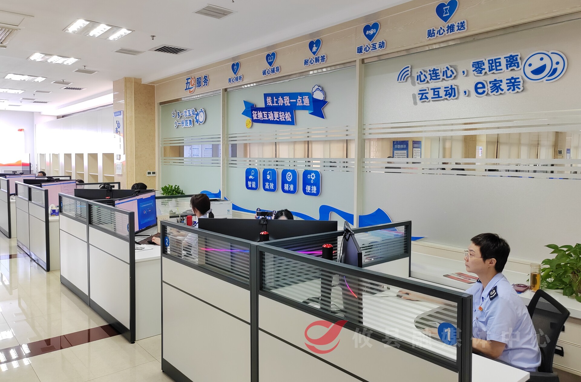 攸县：办税大厅转型升级 便民服务“上新”又“上心”