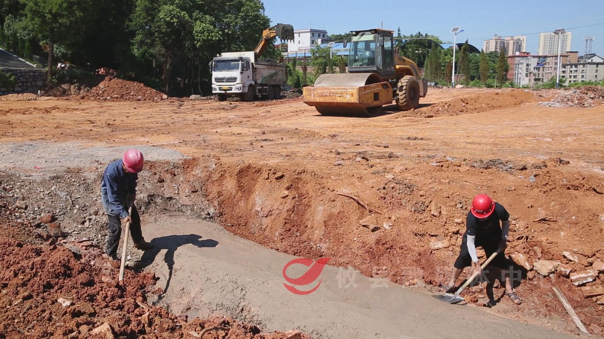 【重点项目巡礼】烈士公园停车场项目：战高温抢进度   确保项目有序推进