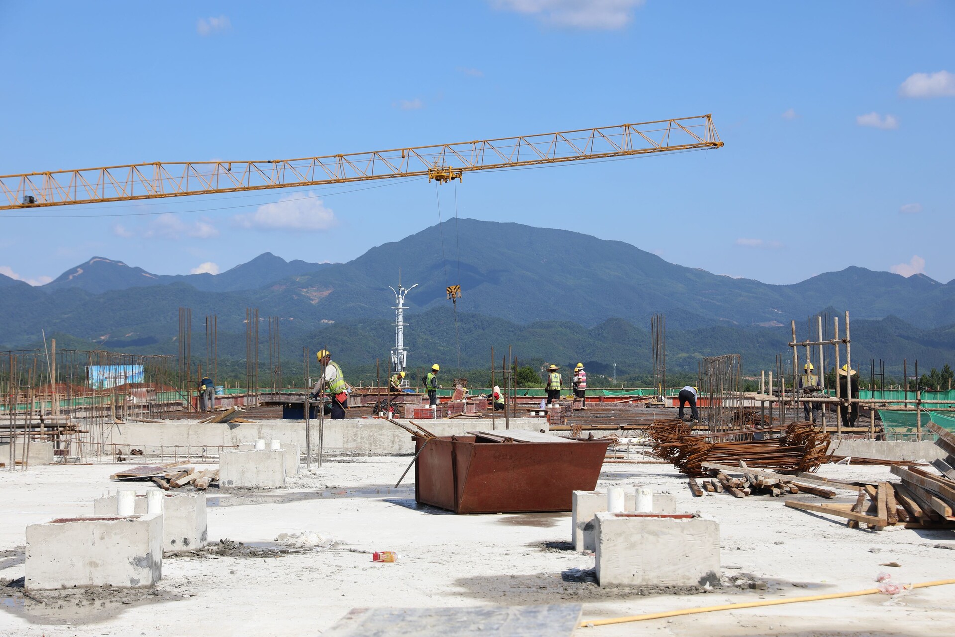 【重点项目巡礼】 长鸿酒店项目：主体框架结构已全部封顶