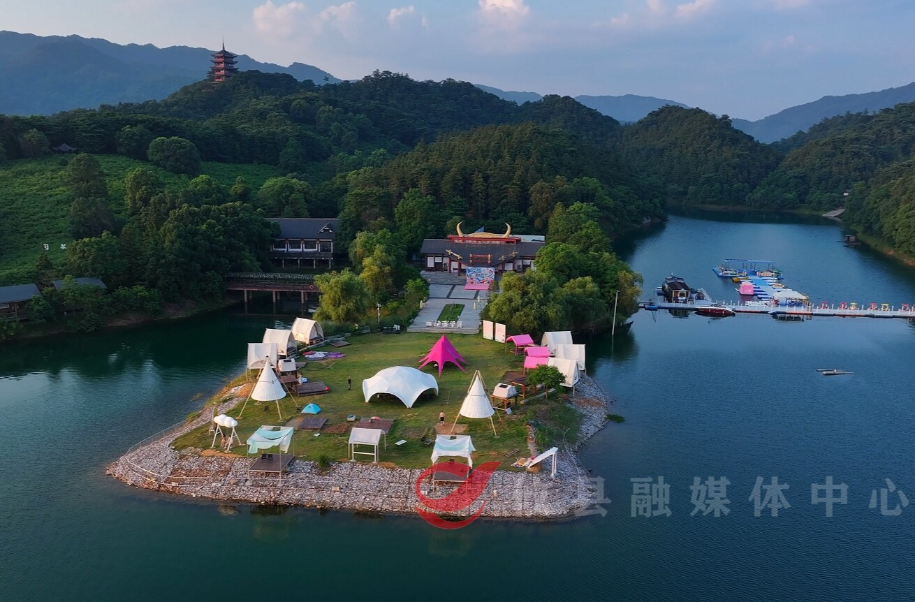 酒仙湖景区： 避暑经济持续升温 戏水溯溪清凉“一夏”