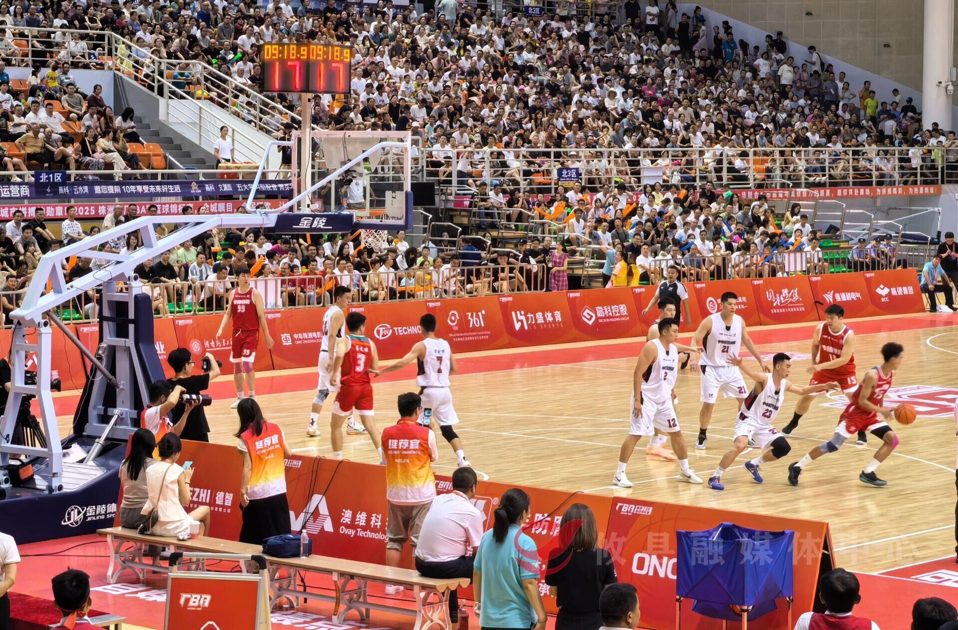 攸县组织球迷为株洲“厂BA”加油助威