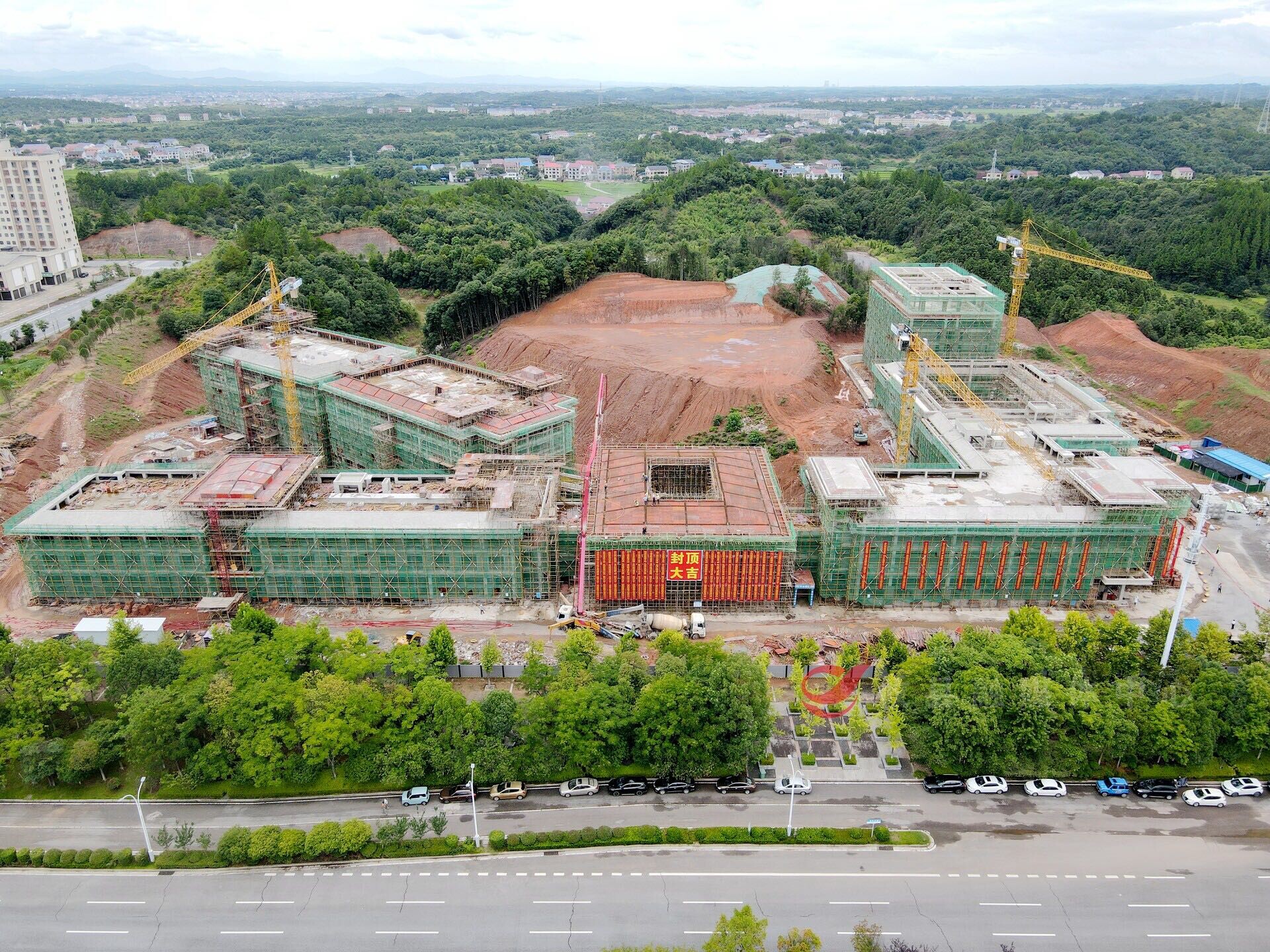 【重点项目巡礼】攸县第一家五星级标准酒店圆满封顶  预计一年后投入运营