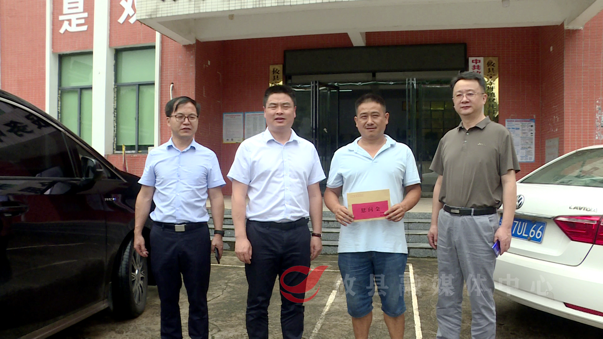 县领导开展“八一”走访慰问活动