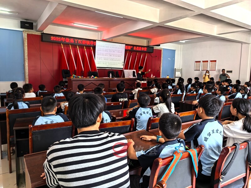 丫江桥镇华富村：大学生暑假支教  情暖乡村留守儿童