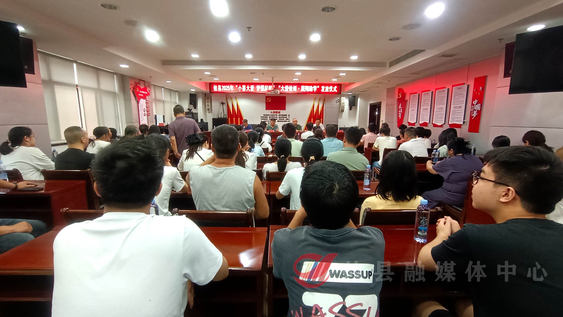 攸县鹰翔教育基金为56名贫困大一新生发放助学金