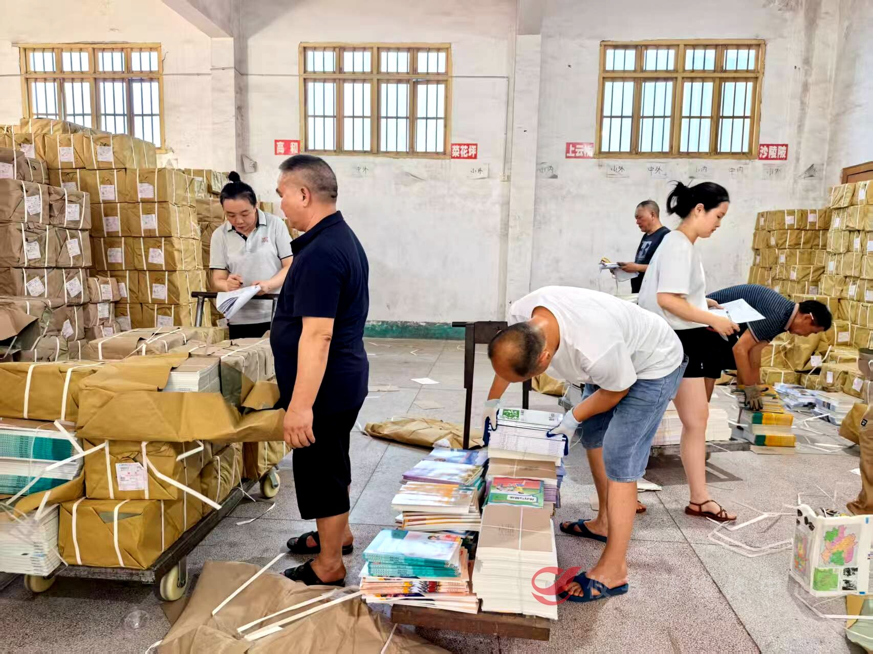 【备战开学季】攸县160万册秋季教材有序配送中