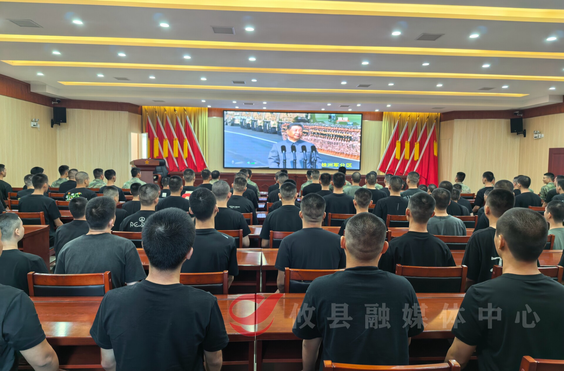 【观礼9·3胜利日阅兵式】攸县人武部组织139名预定新兵集体收看“9.3阅兵”盛况