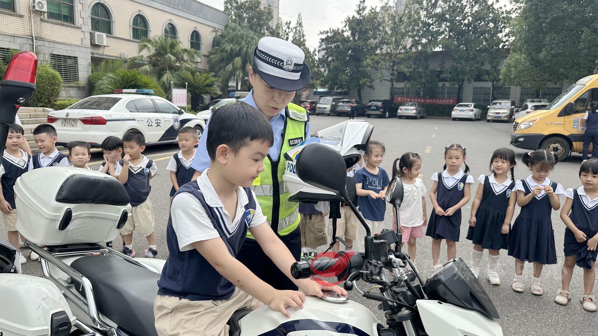 萌娃走进交警大队  交通安全 “零距离” 学习