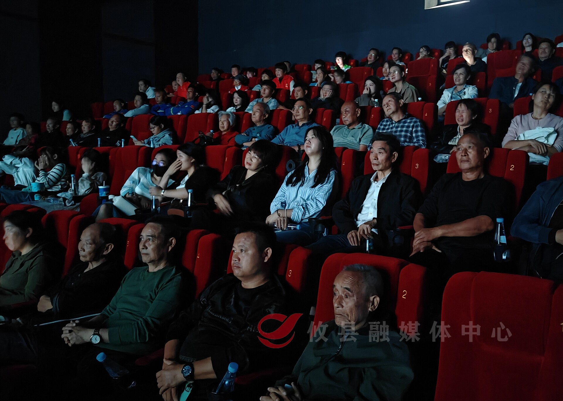 铭记历史 吾辈自强 攸县组织2025年礼遇好人周暨全民国防教育月集中观影活动