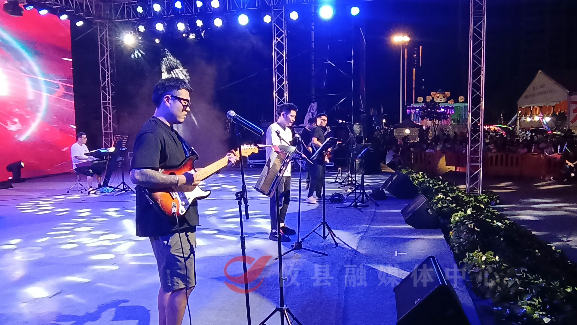 “嗨唱音乐会”点亮旅发大会夜空