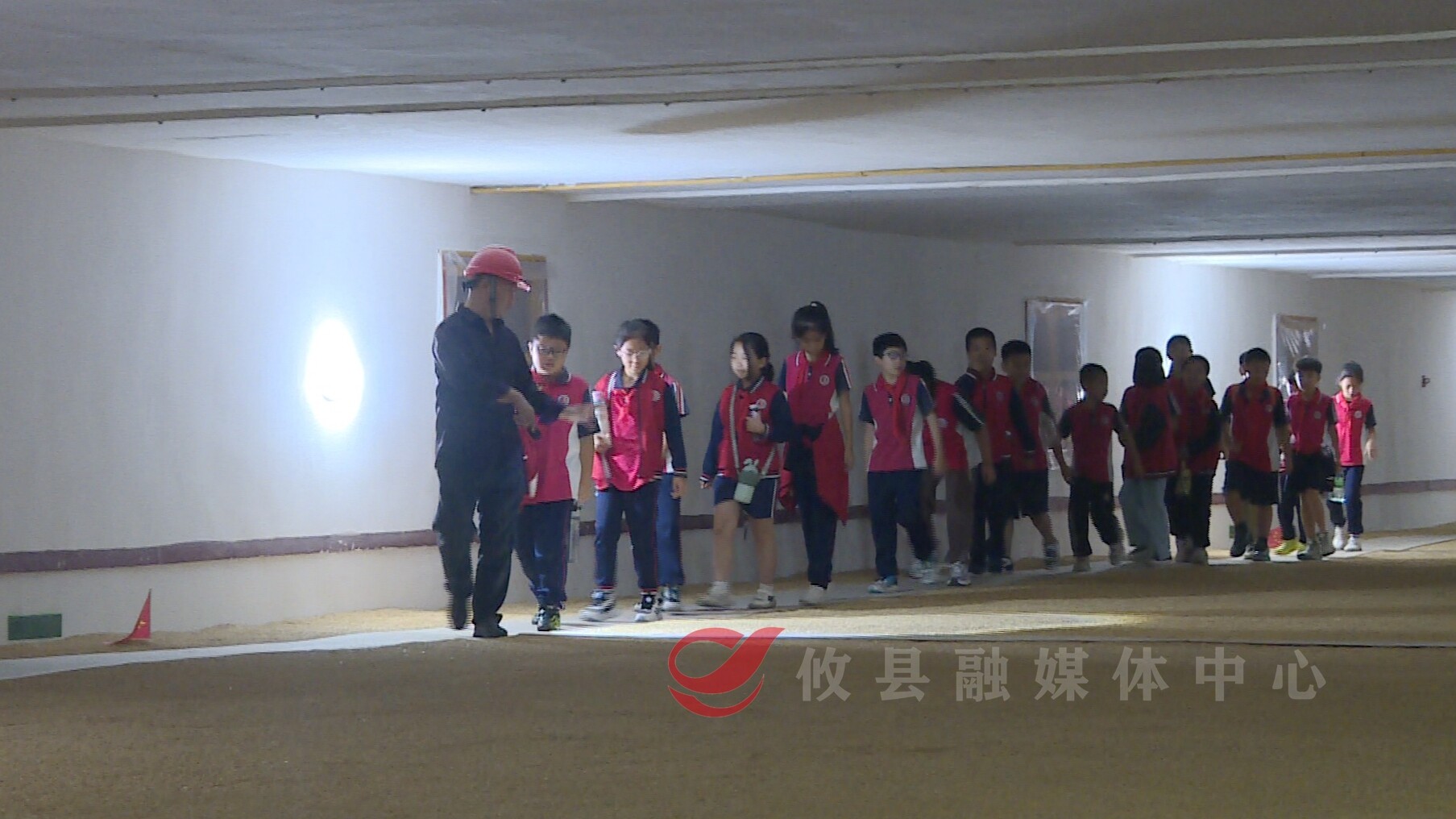 【2025年世界粮食日和全国粮食安全宣传周】 攸县：组织学生零距离感受“大国粮仓”的独特魅力