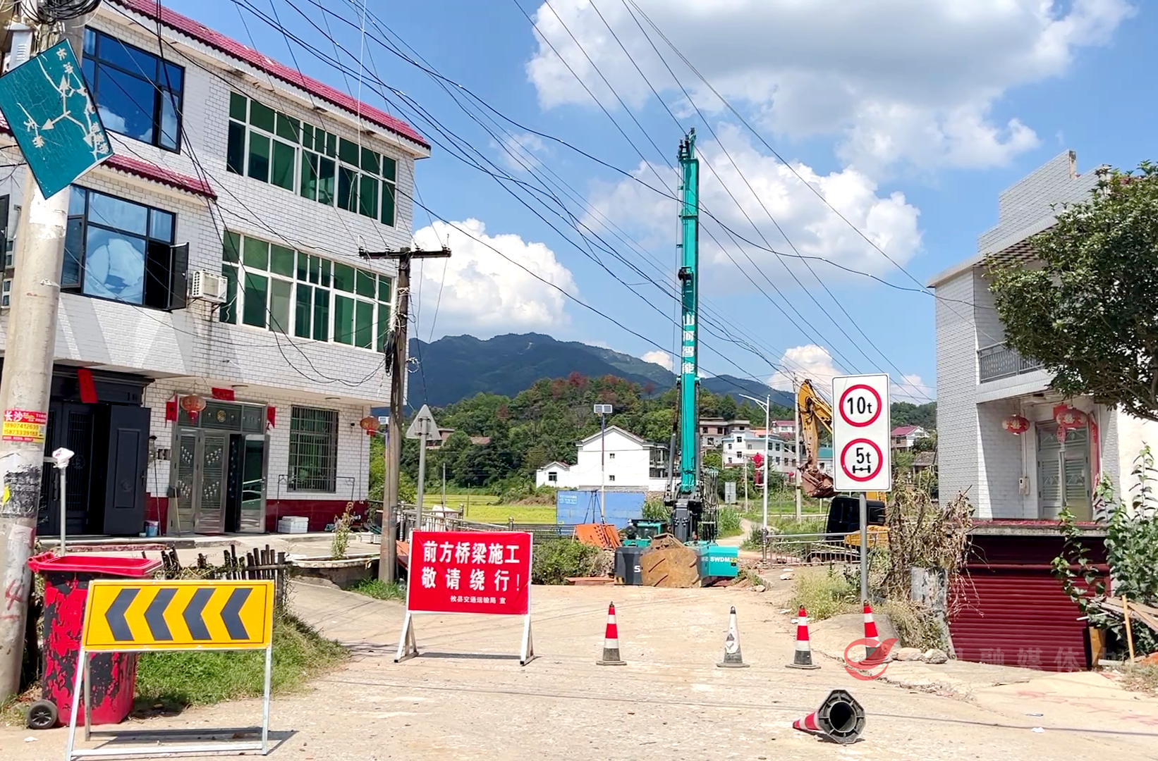 S204攸县杉仙殿至网株贾山路口公路路面改善：抢时间、抓进度确保建设任务年底完工