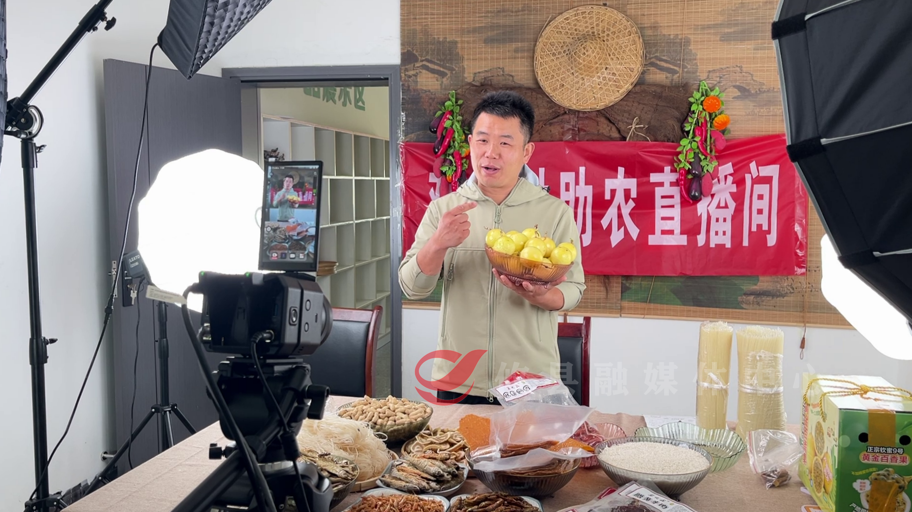 新市镇观背村：百香果喜获丰收 甜蜜产业助力乡村振兴