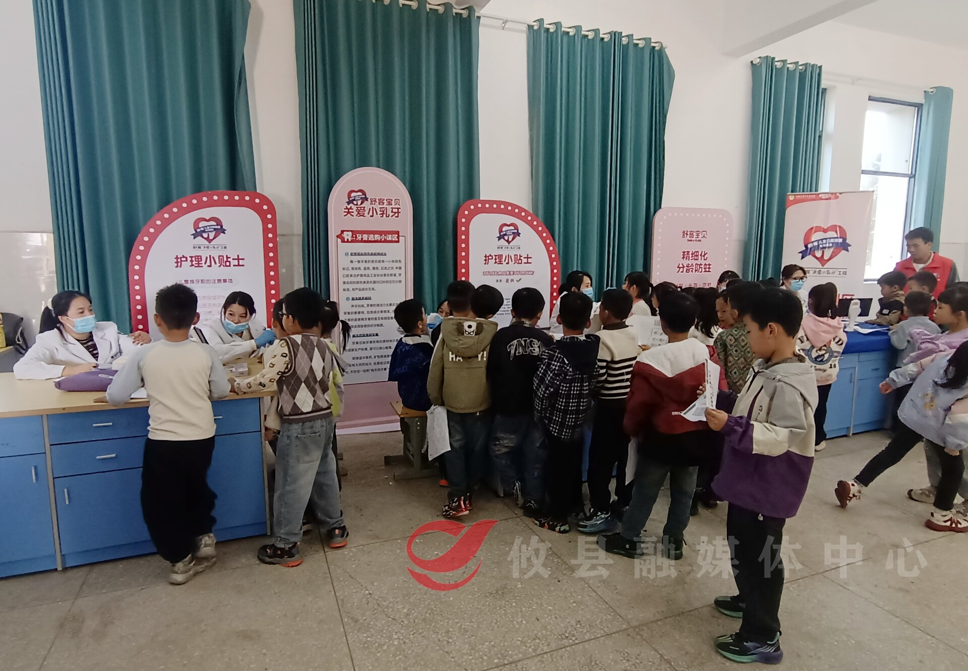 “关爱小乳牙科学防龋”公益行动走进攸县校园