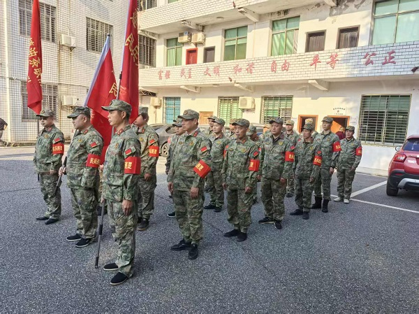 民兵变身“护航员”，保卫乡村“致富果”