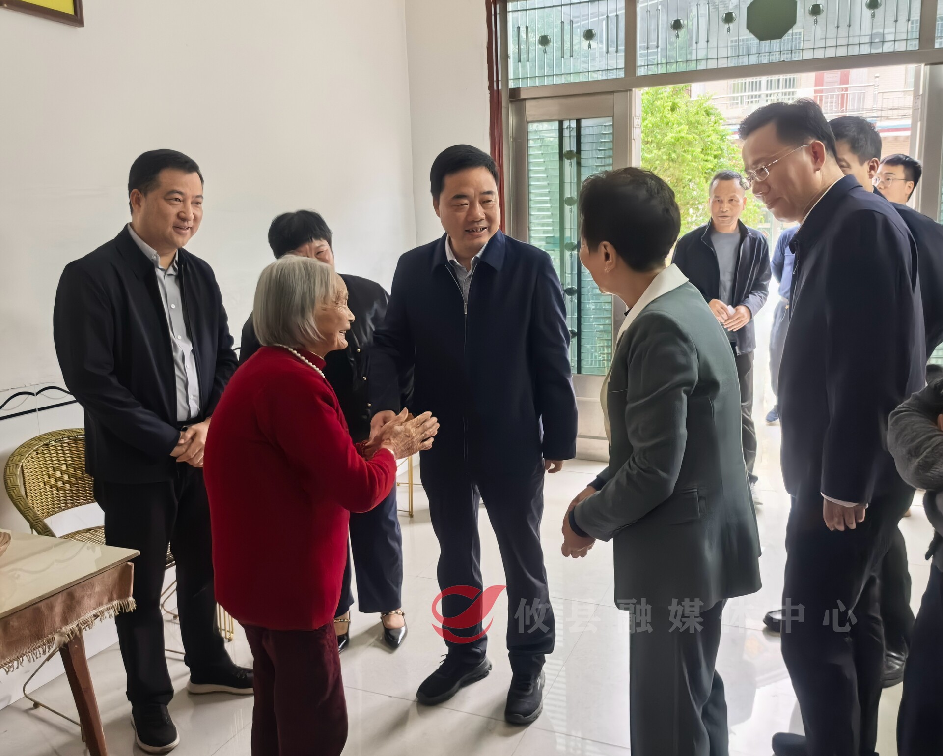 爱润期颐 情暖重阳 李鹏程看望慰问百岁老人