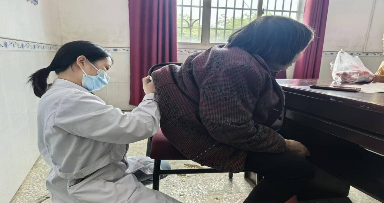 【乡村振兴】皇图岭镇：爱心义诊送进村，专业服务暖民心