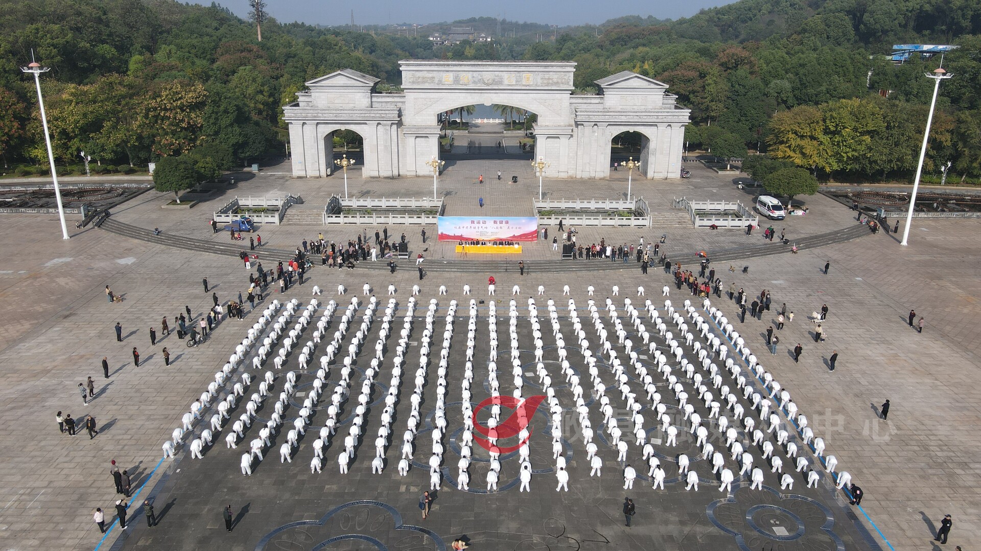 攸县举办“我运动、我健康”健身气功八段锦大型展示活动