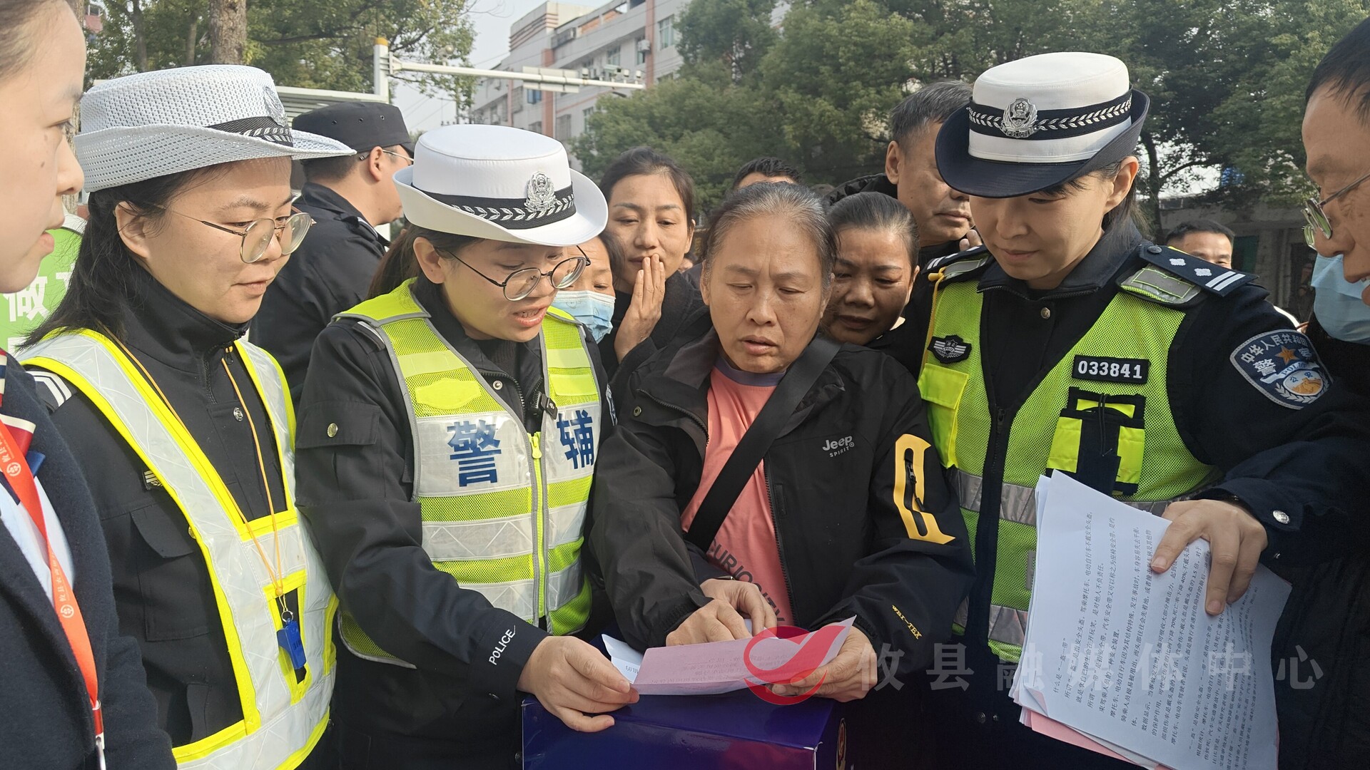 警民同答交通安全题！攸县“122”换个方式“送”安全