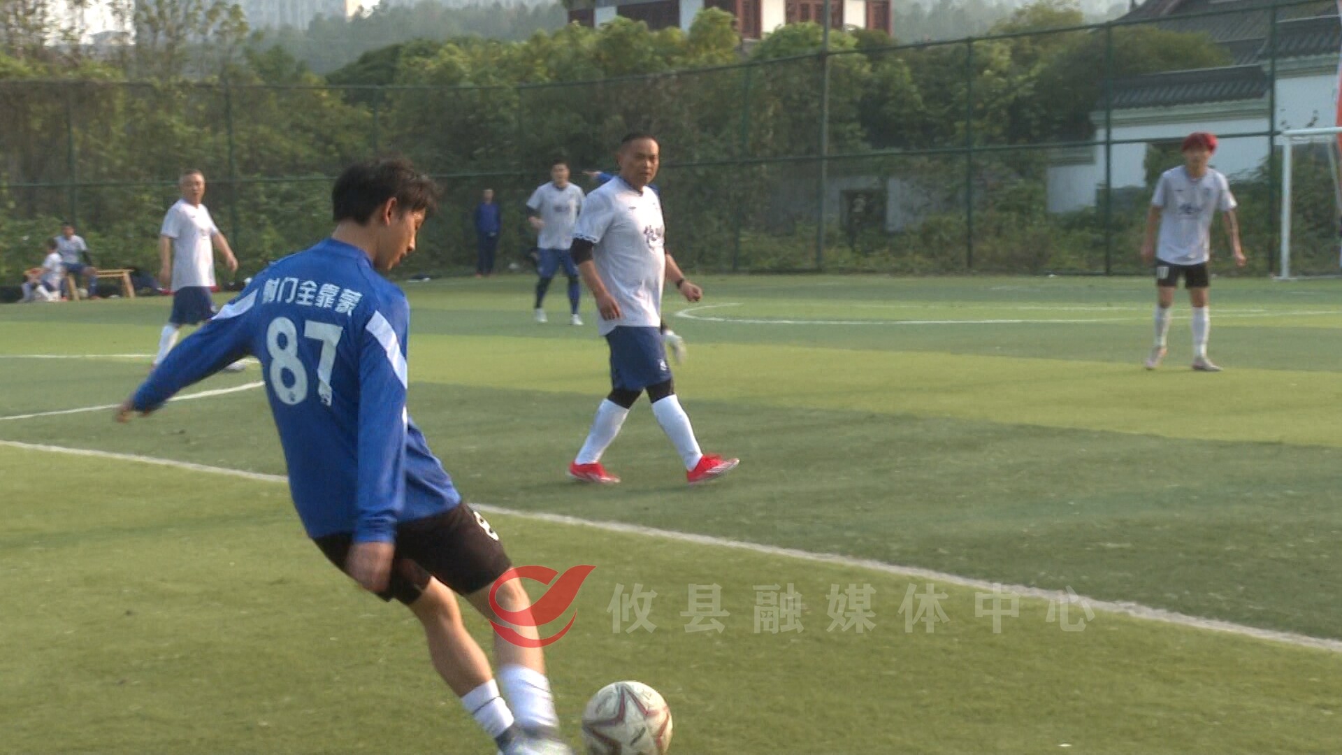 2025年“攸爱杯”七人制职工足球赛火热开赛 首轮精彩对决点燃冬日激情