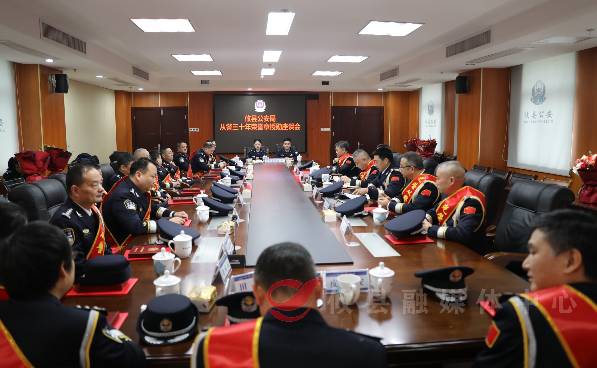 初心如磐 薪火相传——攸县公安局召开“从警三十年”荣誉章授勋座谈