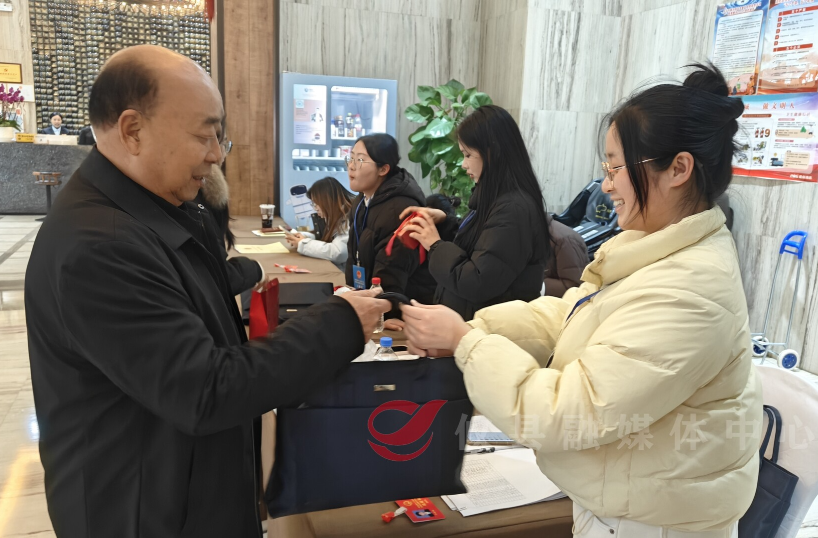 【2026年攸县两会】满怀民意赴盛会 履职尽责献良策 出席县十八届人大六次会议的代表向大会报到