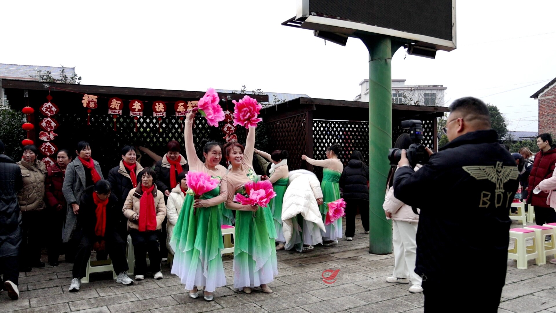 菜花坪镇举办“福满乡村,喜迎新春”村晚联欢活动