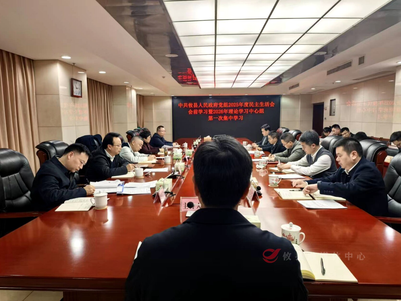 中共攸县人民政府党组2025年度民主生活会会前学习暨2026年理论学习中心组第一次集中学习会举行