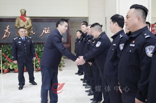 【新春走基层】武挪强给坚守一线的工作人员拜年