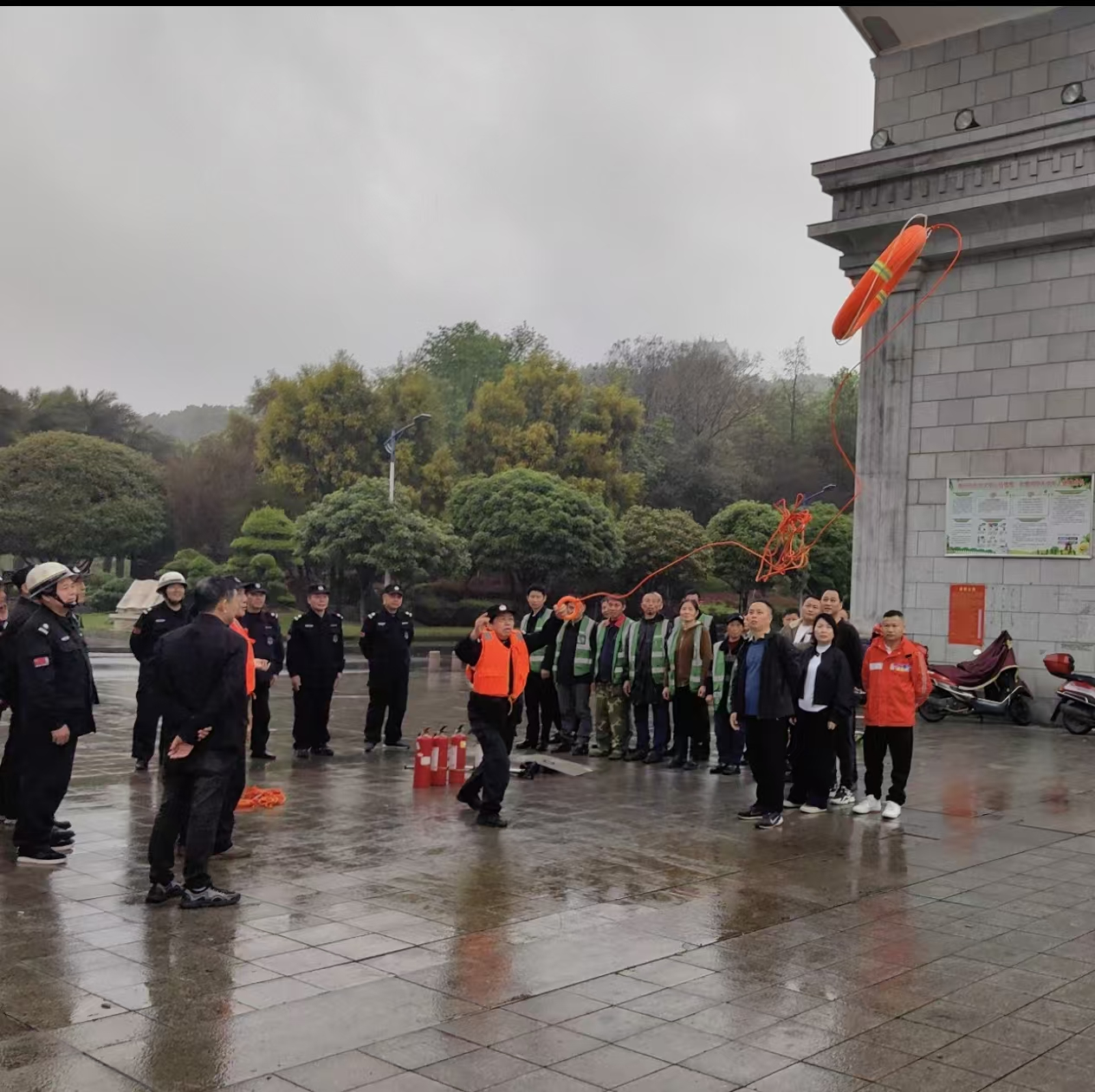 强化公园安全保障 守护市民游园平安