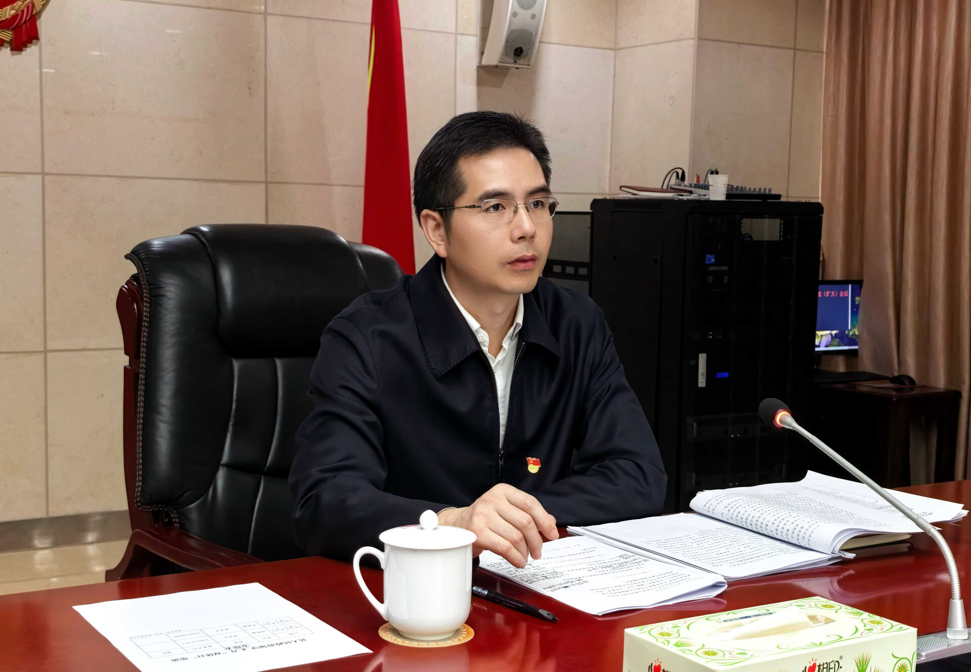 树立和践行正确政绩观学习教育读书班暨中共攸县人民政府党组2026年理论学习中心组第三次集中学习召开