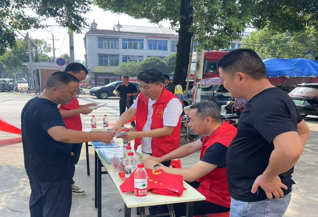 普法进集市 安全伴端午 ——宁家坪司法所联合多部门开展普法宣传活动