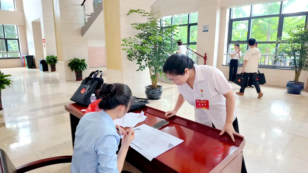 聚焦党代会丨出席县第十四次党代会代表陆续报到
