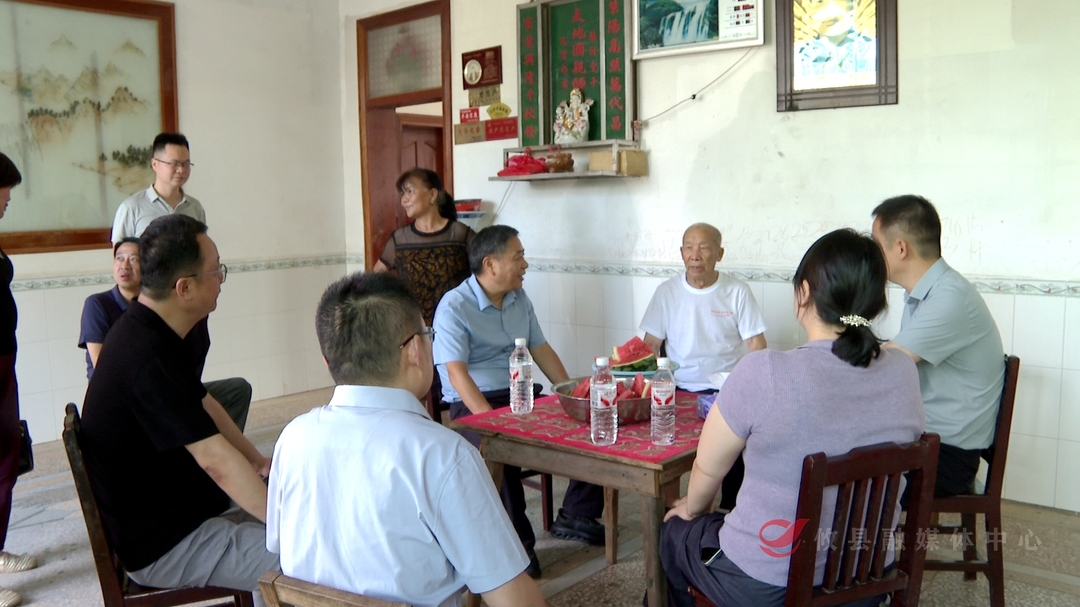 彭爱斌走访慰问武警官兵及部分复员退役军人
