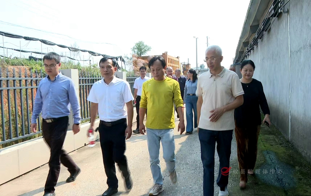 株洲市政协副主席何建红来攸调研畜牧产业发展情况