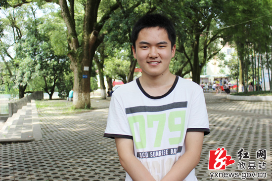 攸县16岁少年"轻松"学习 696分拿下全市理科"状元"
