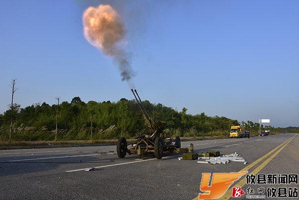 此次专家对局里用于人工影响天气防雹作业的37高炮进行自动化改造,并