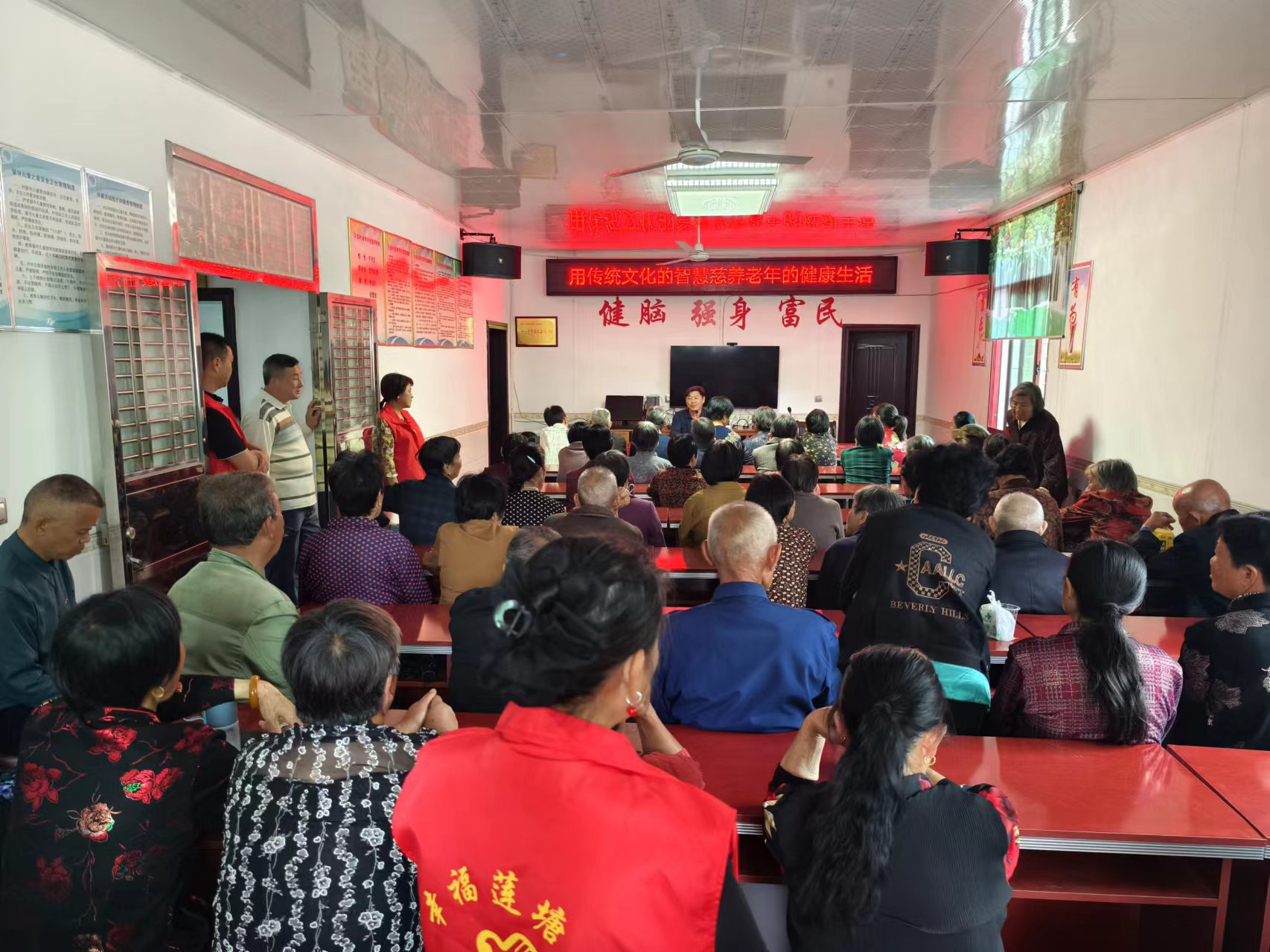 “众望攸归·莲塘坳镇大讲堂”：探索新模式——用传统文化融入乡村，以乡贤乡风引领示范