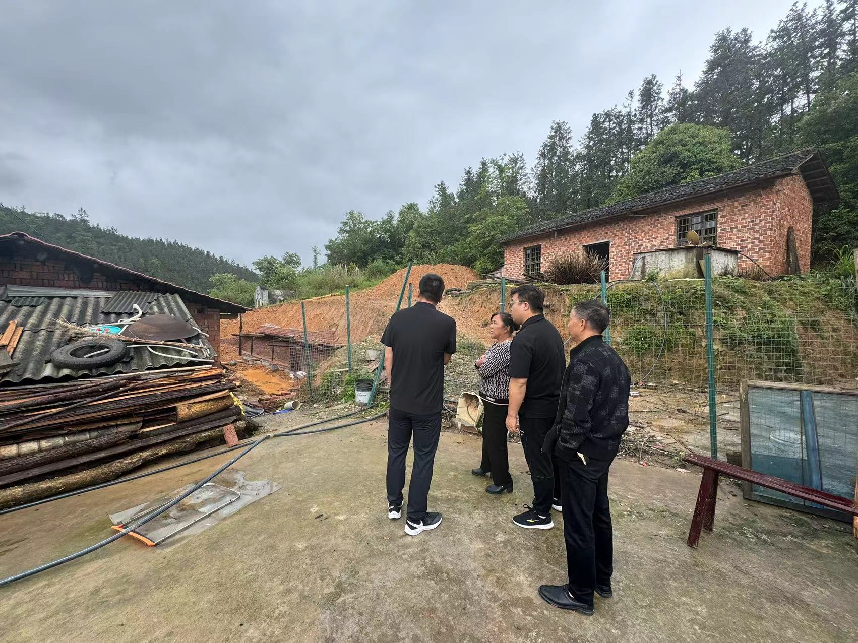 黄丰桥镇：加强日常巡查 推进违建治理