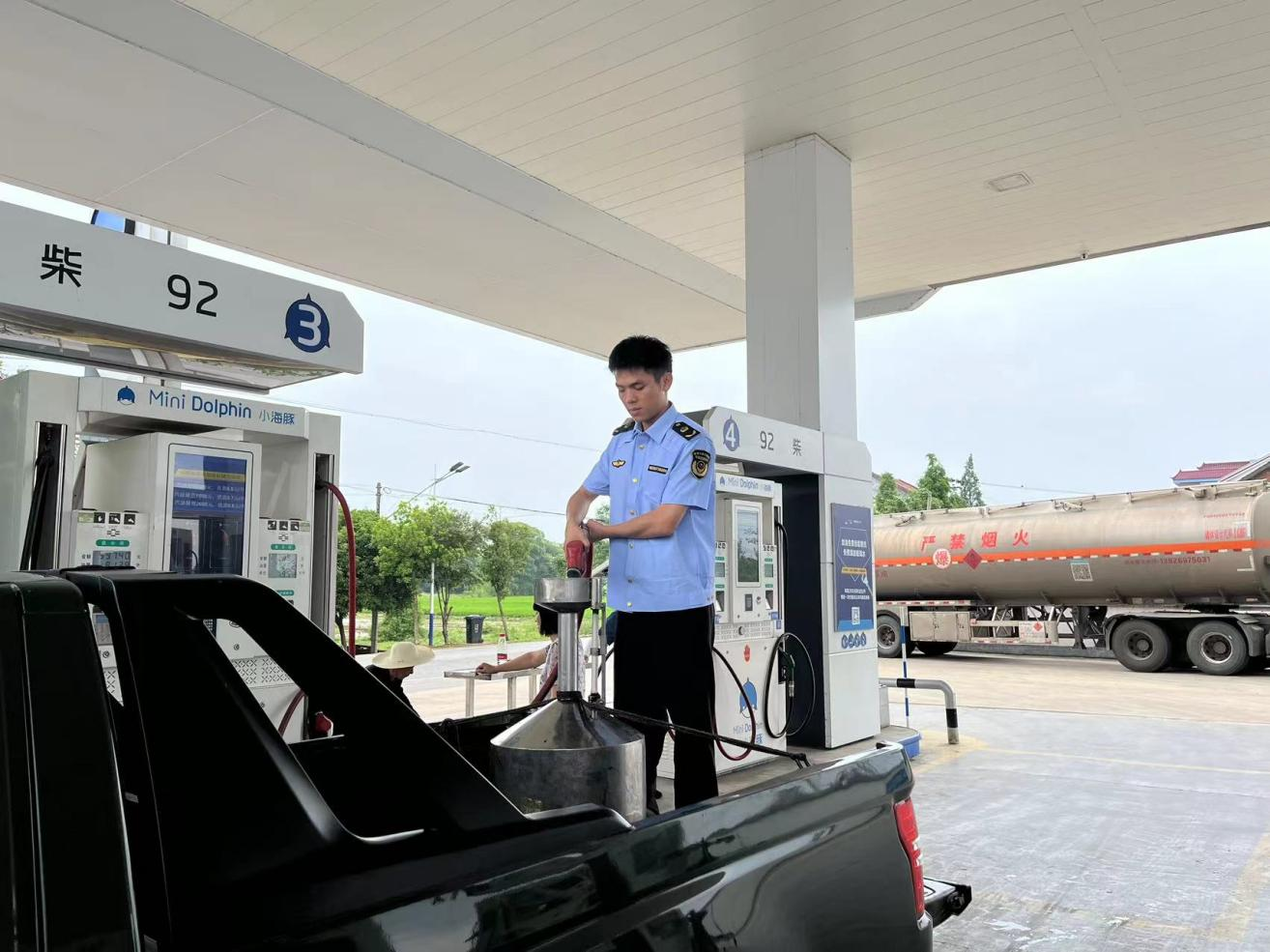 攸县市场监管局：严守计量安全防线，守好群众“油箱”安全