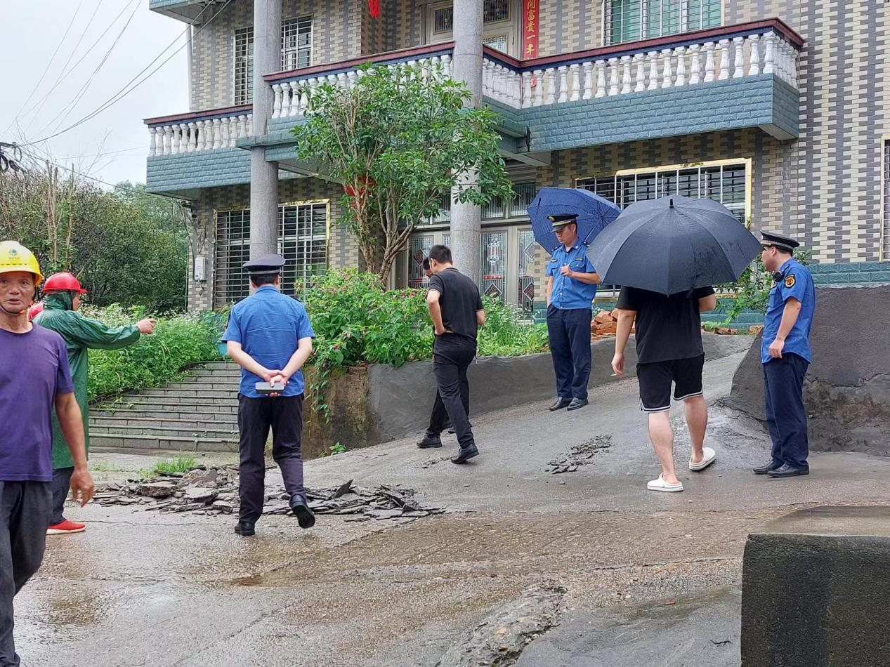 谭桥街道：私改道路惹民怨，拆除还原顺民心
