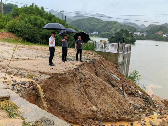 丫江桥镇：全力拉紧防汛“安全线”，全面落实抗灾“强举措”