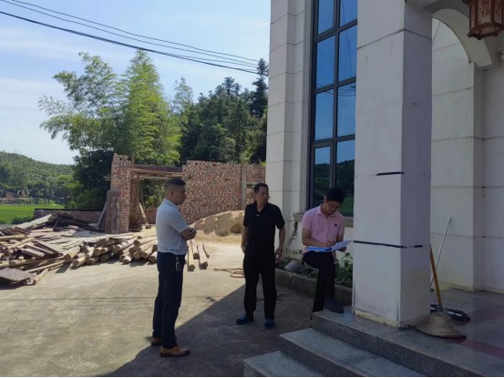 桃水镇：打击违建行为  共建美丽家园
